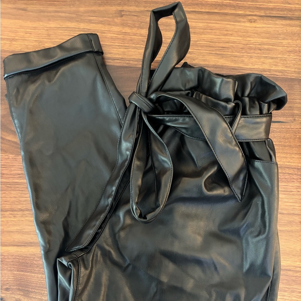 Faux leather cropped pants